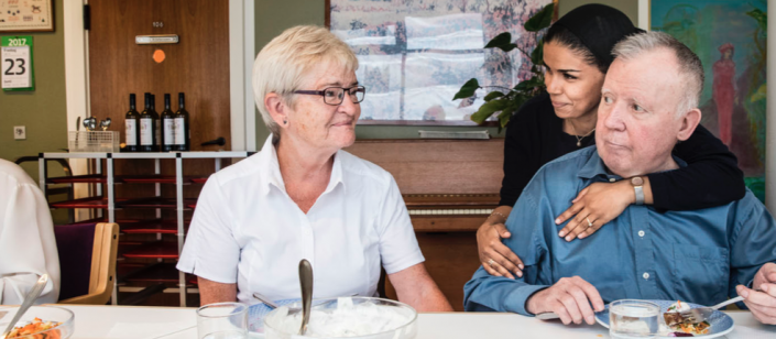 Lotte Glensing besoger sin mand, Leo Foto STINE BIDSTRUP slide