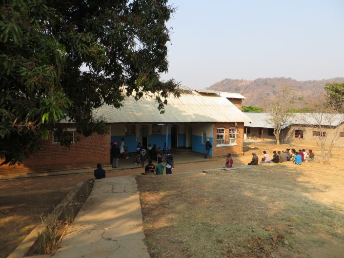 Missionssondag Klinik til v. ny op. gang til h.