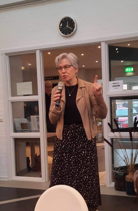 8C7658BC-6139-4874-BC47-1A5E306ECA05